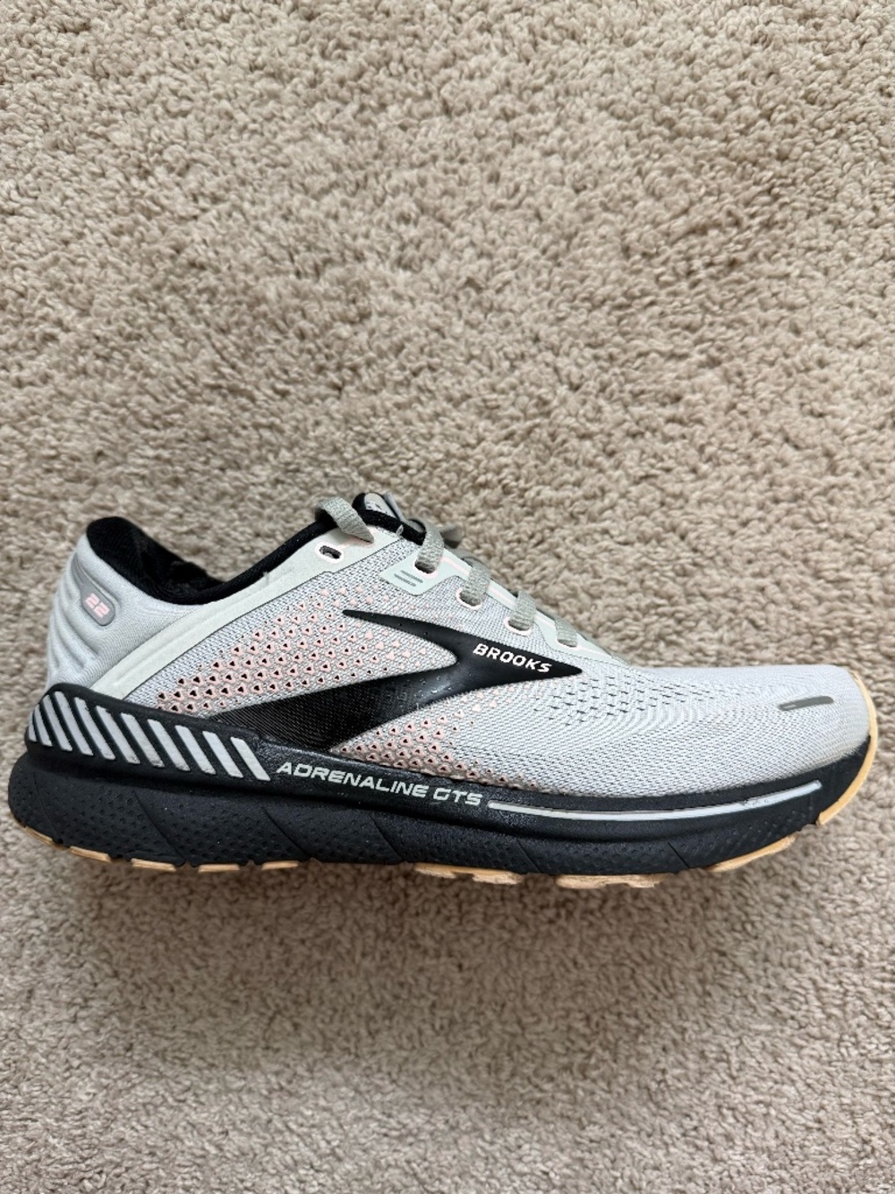 Brooks Adrenaline GTS 22 Womens Size 10 B Running Shoes Grey Black 1203531B035
